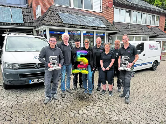 Das Team von Matthies Inauen GmbH: Philip Becker, Hans-Jürgen Matthies, Farbjen Furth, Nadine Aldag, 
Wolfgang Reincke, Melanie Inauen, Jürgen Hinsch und Geschäftsführer Rico Inauen | Foto: cku