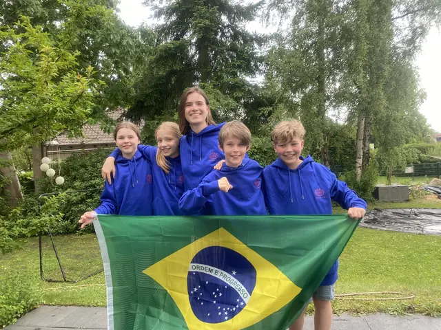 Die deutsche Delegation für Brasilien: Greta Brix (11, aus Heiligenthal), Merle Schelde (11, aus Adendorf), Annika Meyer (24, aus Berlin), Jasper Adam (11, aus Buchholz), Monty Lutz (11, aus Tostedt) | Foto: Adam
