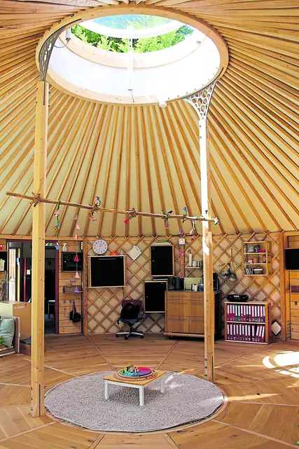 Die Jurten mit Oberlicht haben eine besondere Architektur | Foto: sb