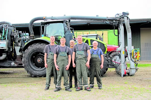 Familie Makoschey mit (v. re.) Andreas, Stefan, Rolf und Klaus sowie Mitarbeiter Arne Klindworth freuen sich auf viele Gäste am Tag der offenen Tür | Foto: wd