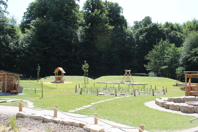 Die große Gartenanlagemit Spielplatz direkt am Wald | Foto: sb