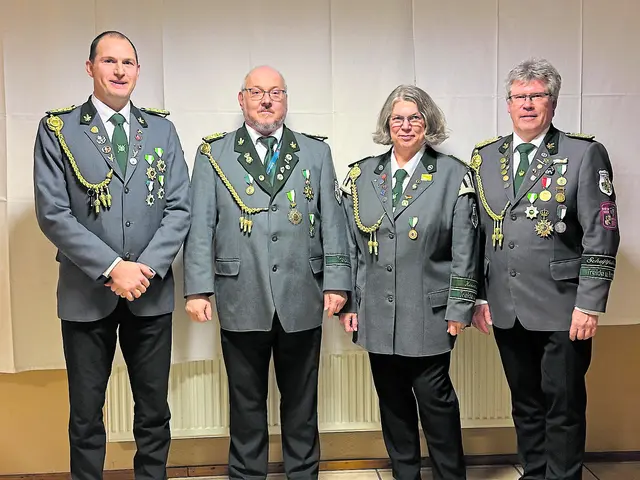 Der Vorstand hofft auf einen Schützenkönig (v. li.): Peter Oehlrich, Stephan Herzberg, Renate Westphal und Jörg Böttcher Foto: Schützenverein Trelde u. Umg. v. 1921 | Foto: Verein