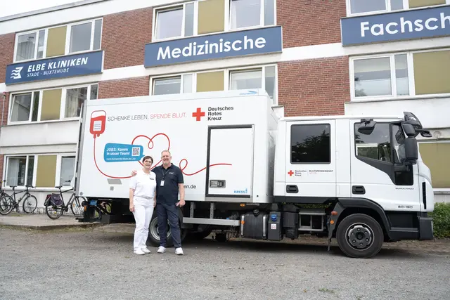 Transfusionsverantwortliche Anette Hell und Olaf Wintjen vom DRK organisierten gemeinsam die Blutspendeaktion bei den Elbe Kliniken | Foto: Kati Meyer-Thiedig / Elbe Kliniken