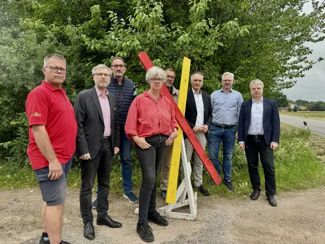 Die Samtgemeinde-Bürgermeister von Salzhausen, Tostedt und Hanstedt sowie Gemeindebürgermeister und Bürgermeisterin der betroffenen Kommunen | Foto: Gemeinde Seevetal