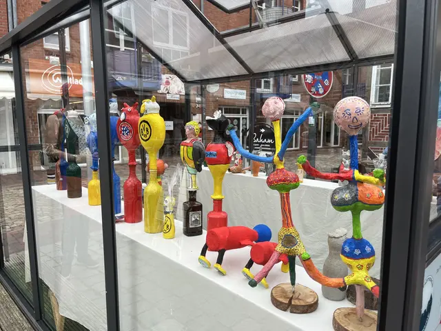 Der Verkaufserlös der bunten Figuren geht den SOS Kinderdörfern zugute | Foto: Sandra Polenz