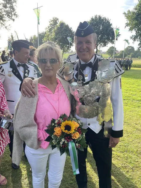 König Michael „der Aufsteiger“ Mojen mit seiner Königin Dörte | Foto: pm