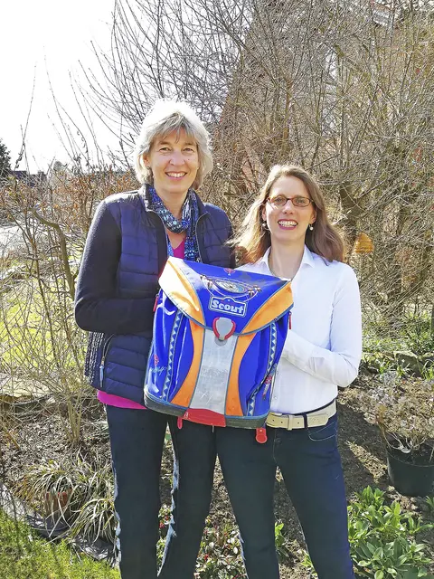 Auch sie sammeln Schulranzen für bedürftige Kinder: Christina Müller (li.) und Renate Fachet | Foto: Fachet