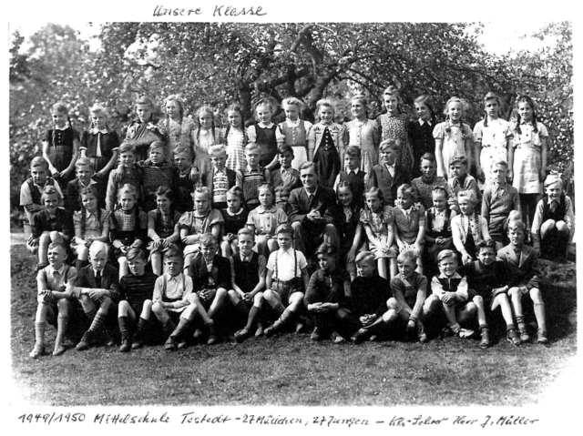 Heute undenkbar: 54 Schülerinnen und Schüler in einer Klasse 