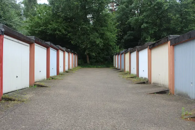 Diese Garagenflächen will die Gemeinde an die Anwohner verkaufen | Foto: pm