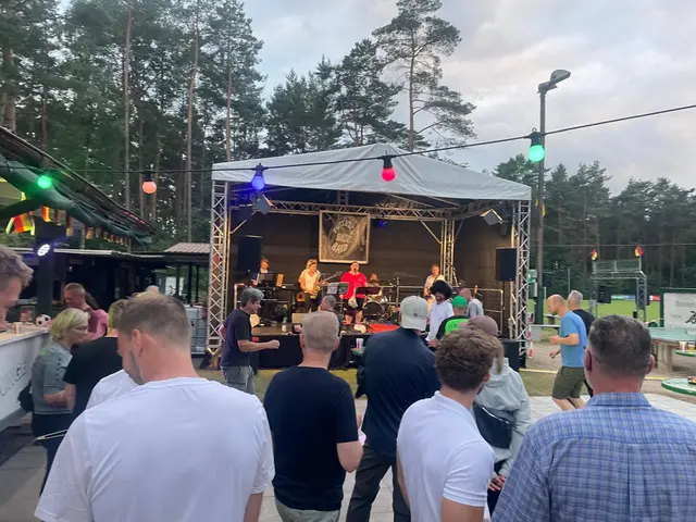 Beim Auftritt der "Putensen House Band" wurde fleißig getanzt | Foto: Voigts