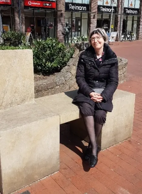 Kunsthistorikerin Christine Hatzinger führte wieder über den Kunst- und Kulturpfad in Buchholz | Foto: Lutz Roewer