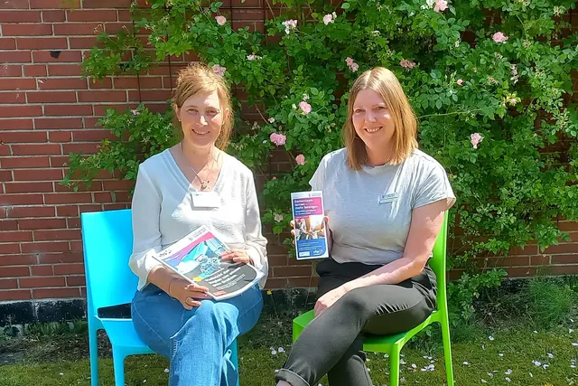 Ellen Giering von der KVHS (li.) und Ehrenamtsbeauftragte Birthe Gutjahr bieten ein vielfältiges Weiterbildungsangebot für Ehrenamtliche an | Foto: LK Harburg