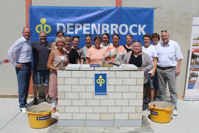 Freuen sich über die enstehende neue Schule | Foto: pm