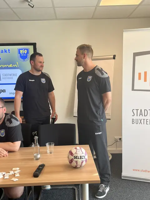 Andreas Gubernatis und Curtis Klein (v.l.n.r) im Gespräch zum Saisonaufakt | Foto: Sandra Polenz