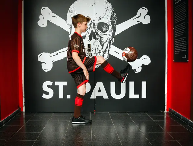 Familien stehen beim FC St. Pauli und Viebrockhaus gleichermaßen im Mittelpunkt. Daher unterstützt Viebrockhaus zukünftig die sogenannten Rabaukencamps für Kinder, die der FC St. Pauli weit über die Tore Hamburgs hinaus anbietet | Foto: Viebrock AG