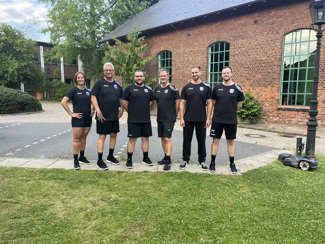 Die Offiziellen der BSV Handball Frauen Bundesliga: Debbie Klijn, Dirk Leun, Andreas Gubernatis, Kai Raabe, Curtis Klein (v.l.n.r.)  | Foto: Sandra Polenz