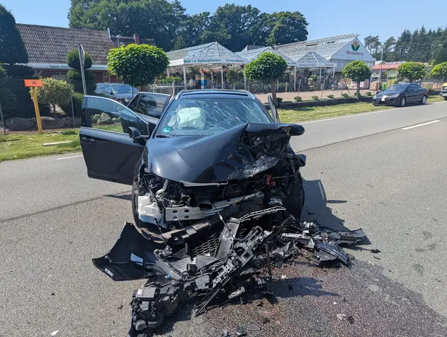 Der Toyota mit Totalschaden | Foto: Polizei