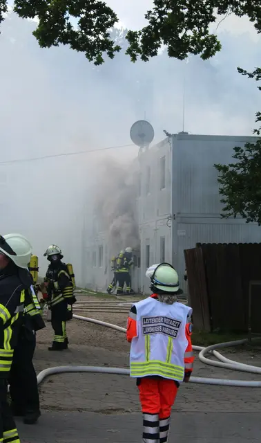 Einsatzkräfte kämpften am 8. Juli 2024 gegen die Flammen | Foto: pm