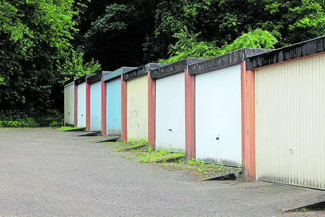 Diese Garagenflächen will die Gemeinde an die Anwohner verkaufen | Foto: pm