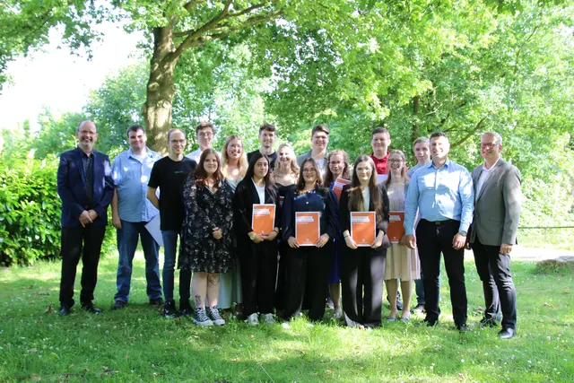 Die erfolgreichen Gesellinnen und Gesellen des Bäcker- und Verkaufshandwerks | Foto: Kreishanderwerkerschaft Stade