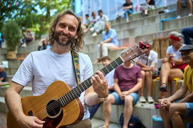 Spielt im August in der Summerlounge: der Singer-Songwriter Jesse Ives | Foto: Helms