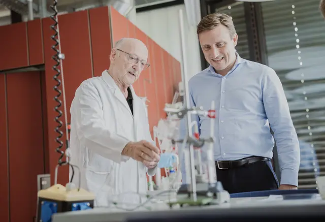 Sebastian Lechner (re.) informierte sich über die Arbeit der Zukunftswerkstatt | Foto: Hannah Bode / CDU-Landtagsfraktion