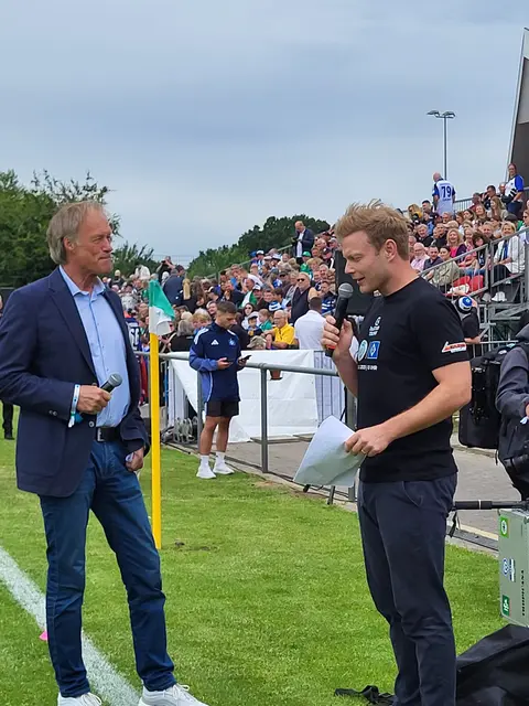 Delling und Stübi führten gemeinsam durch den Fußballnachmittag | Foto: sh