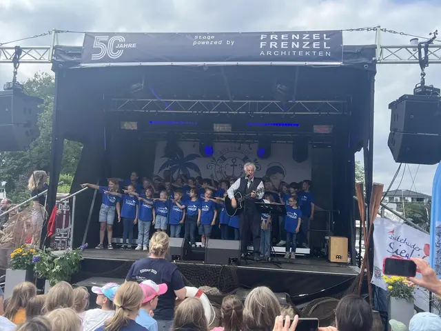 Die Stieglitze beim Auftritt auf der Hanse Ahoi zusammen mit Rolf Zuckowski | Foto: Sandra Polenz