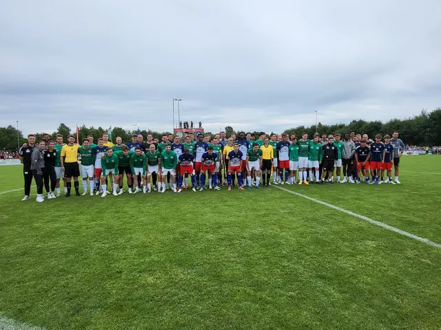 Das große Mannschaftsfoto vom TSV Elstorf mit dem HSV | Foto: sh