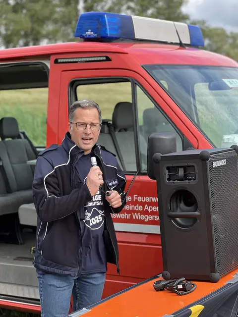 Landrat Kai Seefried begrüßt als Schirmherr die Teilnehmer | Foto: Daniel Beneke/Landkreis Stade