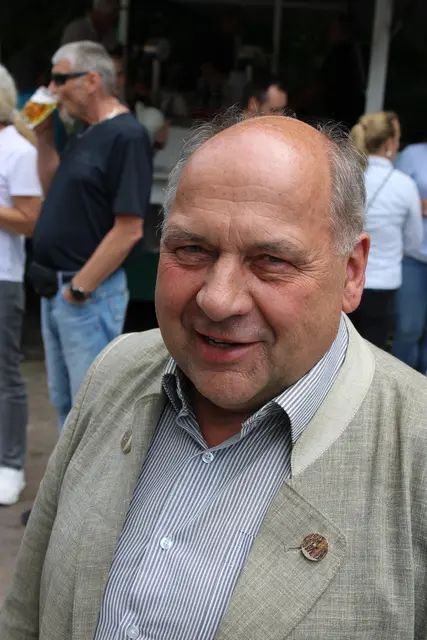 Auch Horst Günter Jagau, Vorsitzender der Jägerschaft Landkreis Harburg, war beim Aktionstag vor Ort