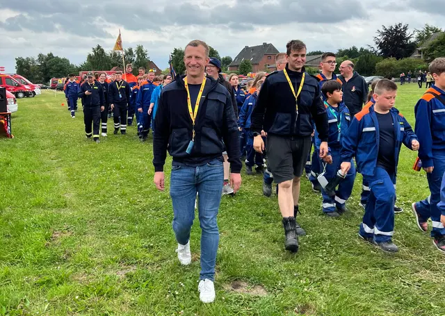 An dem Camp nehmen viele Jugendfeuerwehren aus der Region mit ihren Betreuern teil | Foto: Daniel Beneke/Landkreis Stade