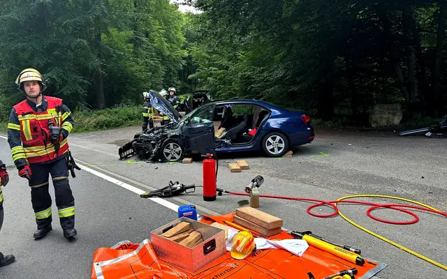 Die Einsatzkräfte am Unfallgeschehen | Foto: FF Leversen-Sieversen