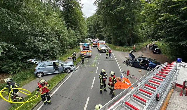 Die Einsatzkräfte am Unfallgeschehen | Foto: FF Leversen-Sieversen
