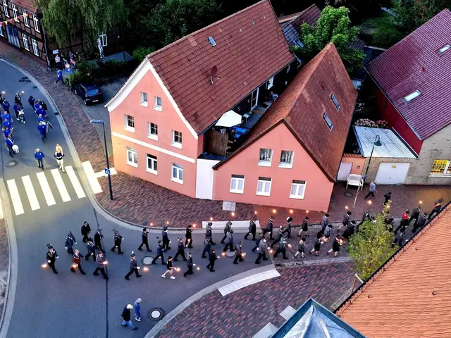 Schützenumzug durch Horneburg | Foto: E. Bansemer