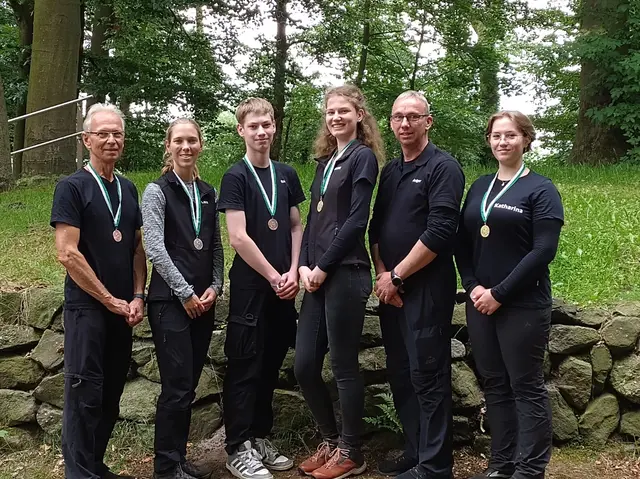 Die erfolgreiche Bogengruppe Wiepenkathen (v. li.): 
Wilfried Hoeft, Laura Detje, Raik Seidel, Juline Seidel, Holger Echternkamp und Katharina Saager | Foto: Schützenverein Wiepenkathen