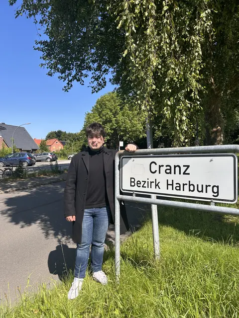 Der örtliche SPD-Vorsitzende Ermiya Ciger setzt sich für zwei StadtRAD-Stationen in der Dritten Meile des Alten Landes ein - in Cranz und in Francop | Foto: SPD