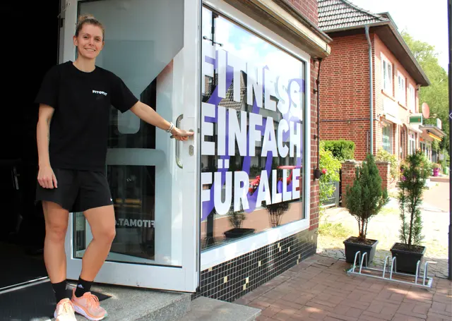 Vanessa Schilb hat ihr FitOMat-Fitnesstudio in der Jesteburger Hauptstraße eröffnet | Foto: pöp