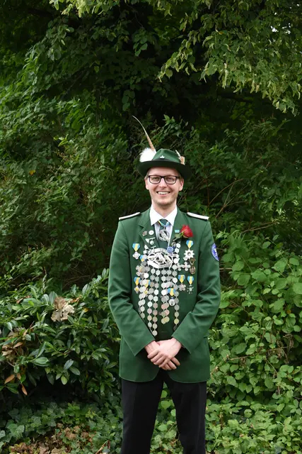 Daniel Meyer, Sohn des Schützenkönigs, darf sich in diesem Jahr als Papageienkönig feiern lassen | Foto: Schützengilde Buxtehude