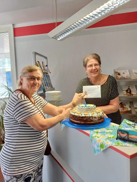 Sogar eine selbst gebackene Torte gab es zum Jubiläum | Foto: Martina Stender