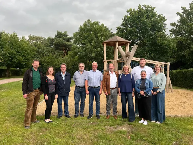 Die Freude über den neuen Dorfmittelpunkt in Fliegenberg ist groß | Foto: Andreas Gerdt