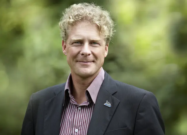 Dr. Holger Buschmann vom Nabu nennt die Neubaustrecke ein "ökologisches Desaster" | Foto: Nabu/ Mareike Sonnenschein