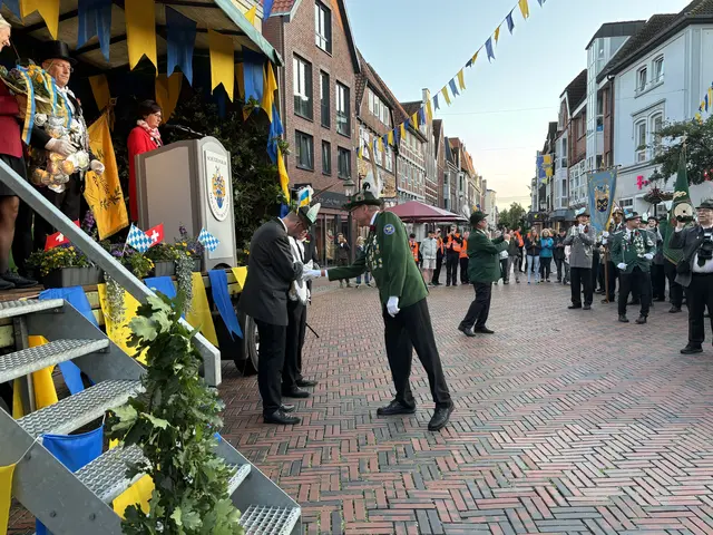 Meyer begutachtet sein Ergebnis | Foto: pau