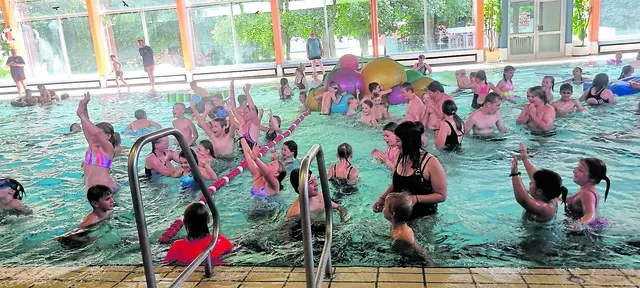 Stimmung im Drochterser Hallenbad  | Foto: ig