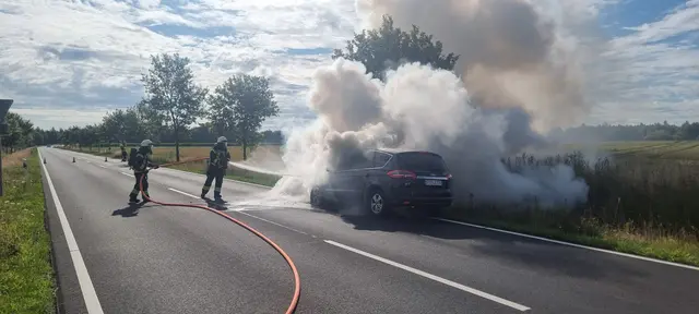 Löscharbeiten | Foto: Feuerwehr Apensen