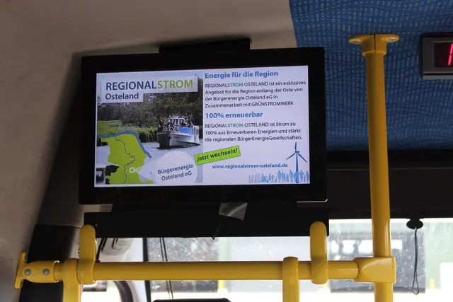 Digitale Werbe- und Infotafel im Bürgerbus | Foto: sb
