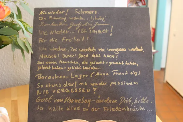 Der symbolische Stolperstein des Jugendbeirats | Foto: sb