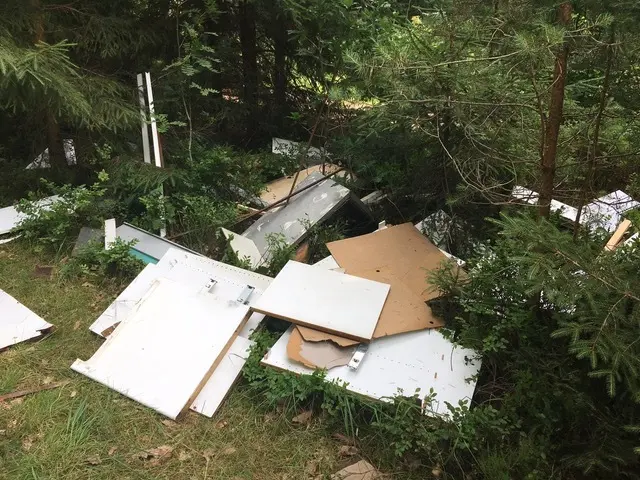 Mitten im Naturschutzgebiet Büsenbachtal wurde eine Küche entsorgt | Foto: Heiko Z.