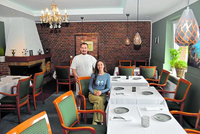 Meli (re.) und Skerdi von Restaurant Grital freuen sich über die positive Resonanz der Gäste | Foto: Axel-Holger Haase