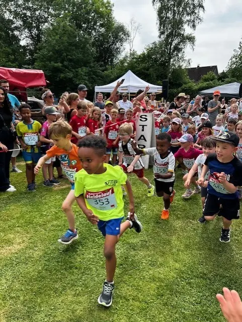 Auch die Kinder liefen motiviert drauflos | Foto: Handtke